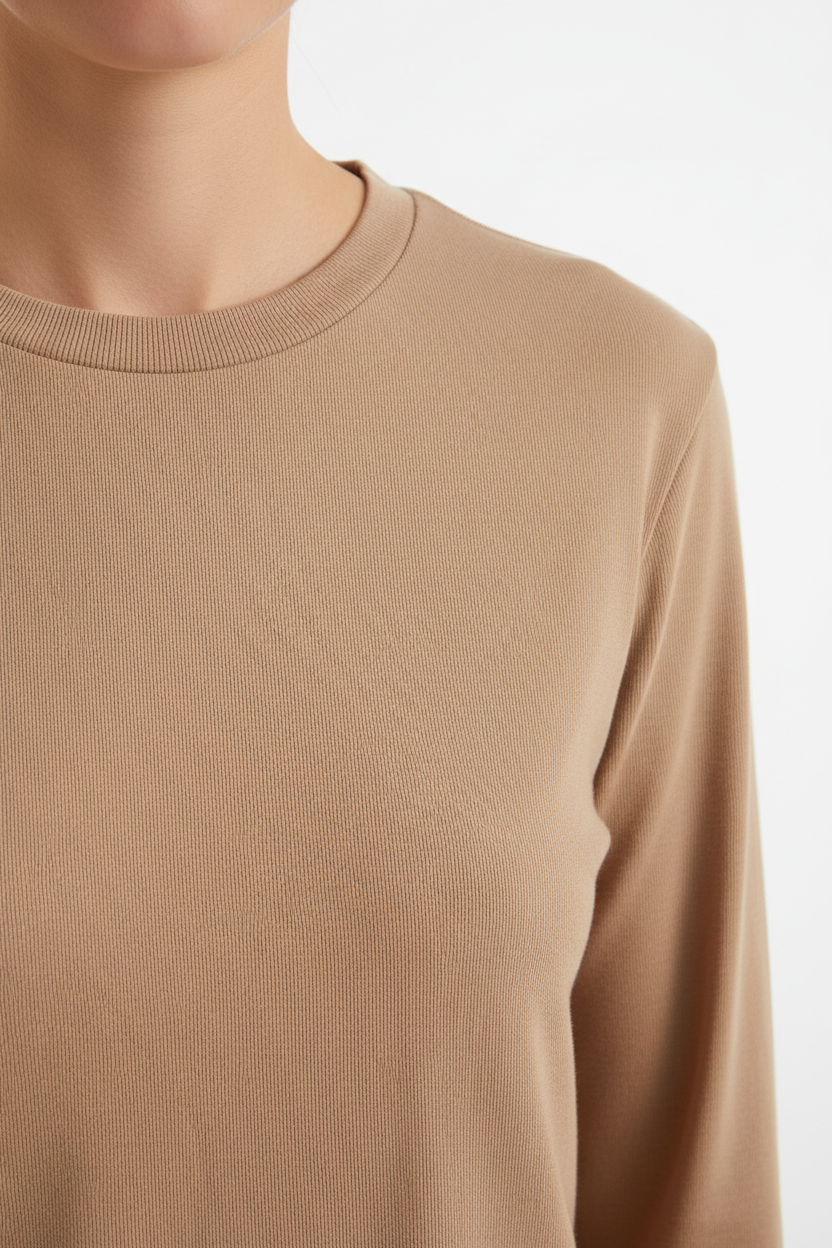 חולצה בצבע קפה בהיר - תקריב