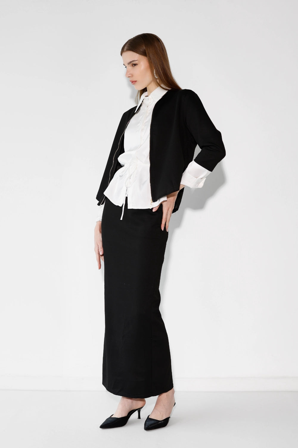 Efrat suit