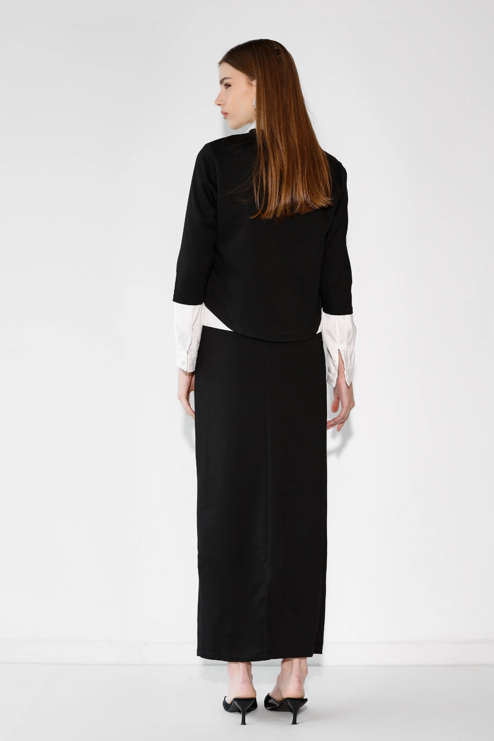 Efrat suit