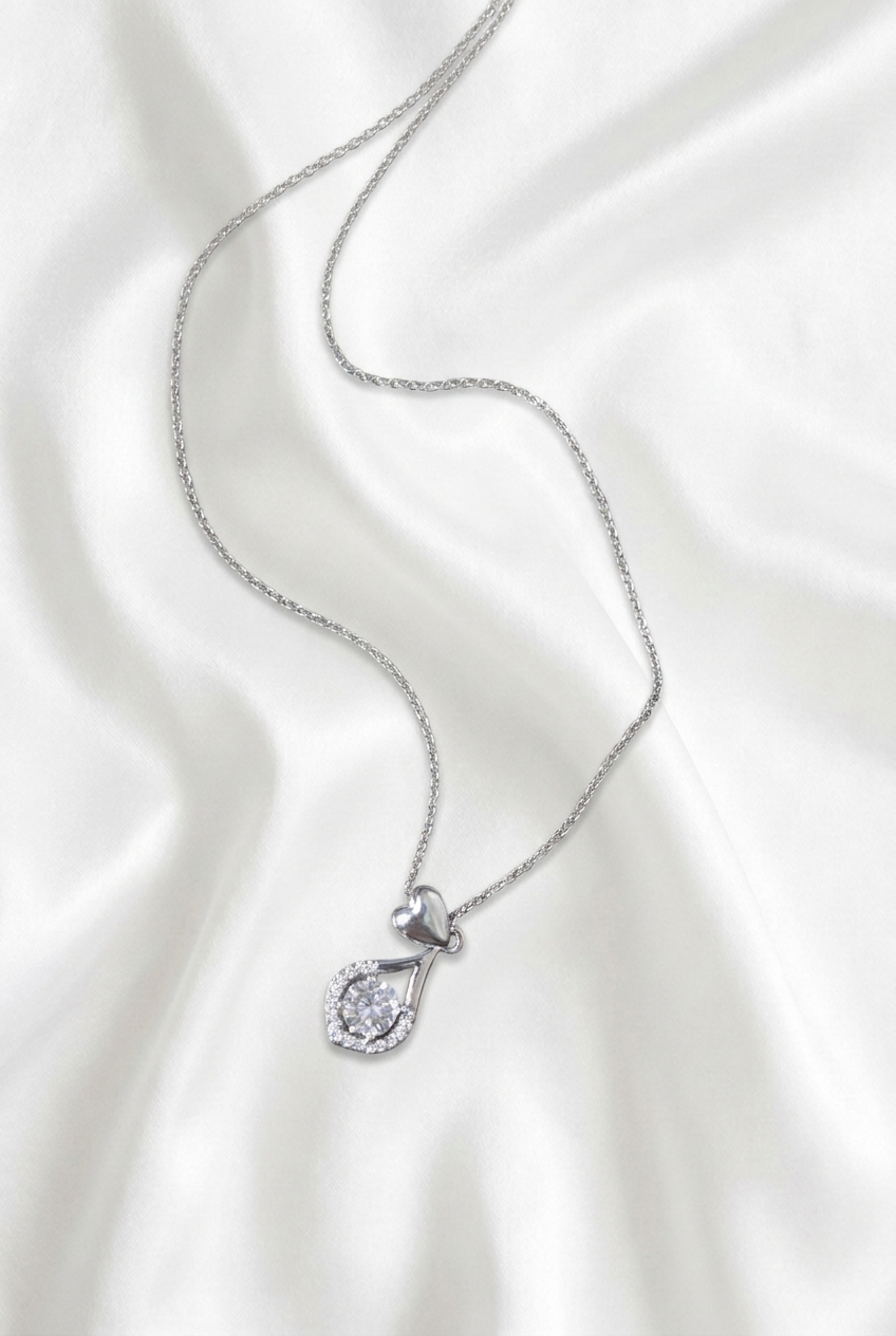 Gold pearl necklace