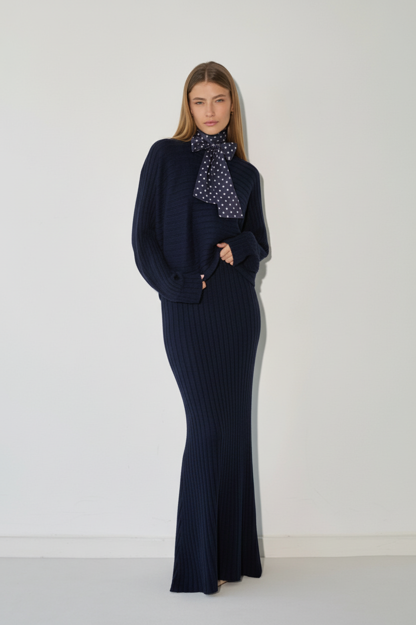 חליפה סרוגה בצבע נייבי