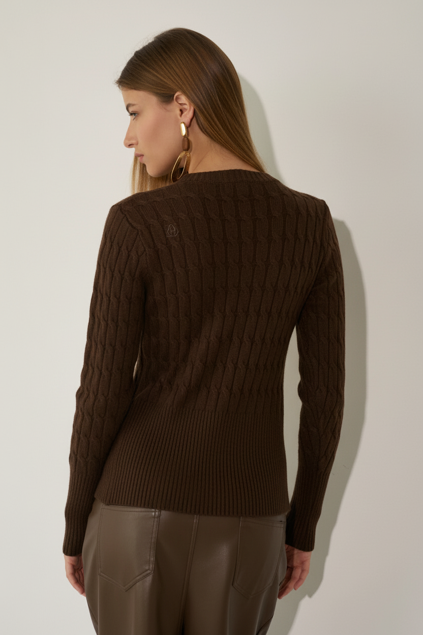 סריג חום כהה - מבט מאחור