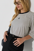 מדיום שוט שחור לבן