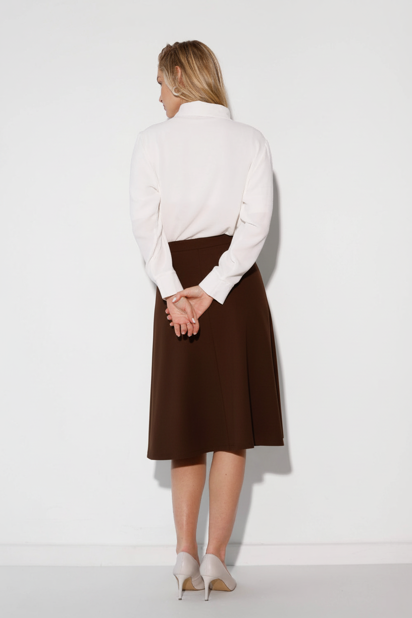 חצאית חום שוקולד - מבט מאחור