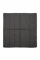 מטפחת שחורה פרוסה