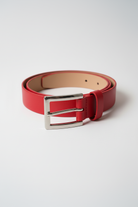 חגורה אדומה עם בטנה בז'