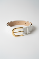 חגורה לבנה עם בטנה בז'