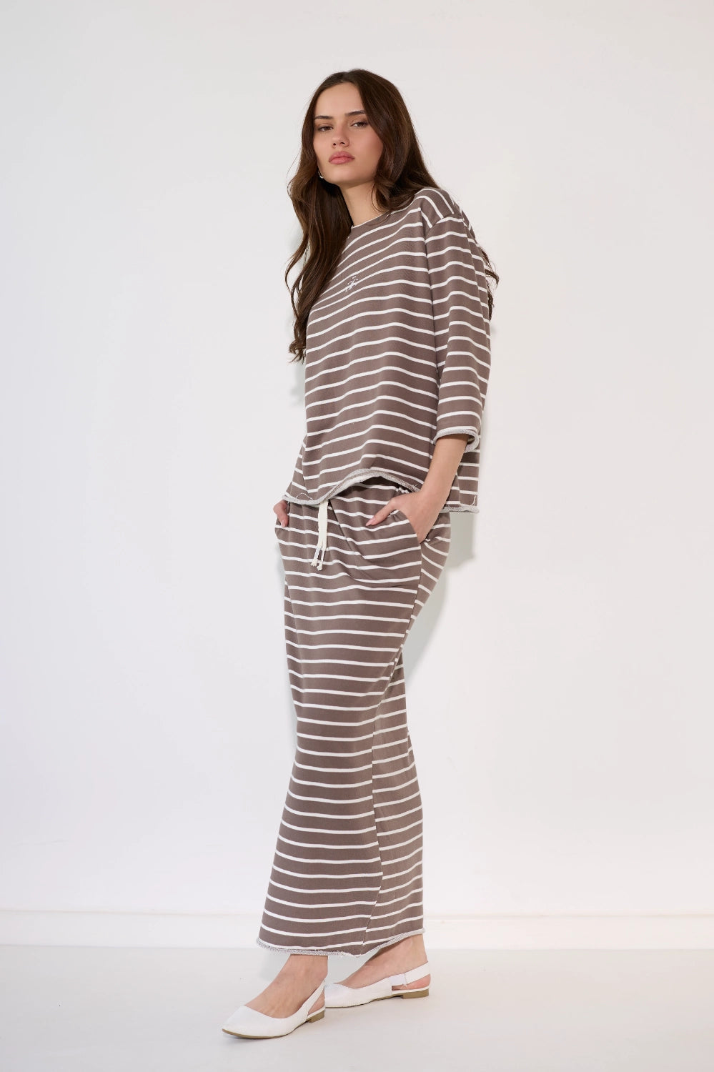 חליפה אובר סוזי פסים