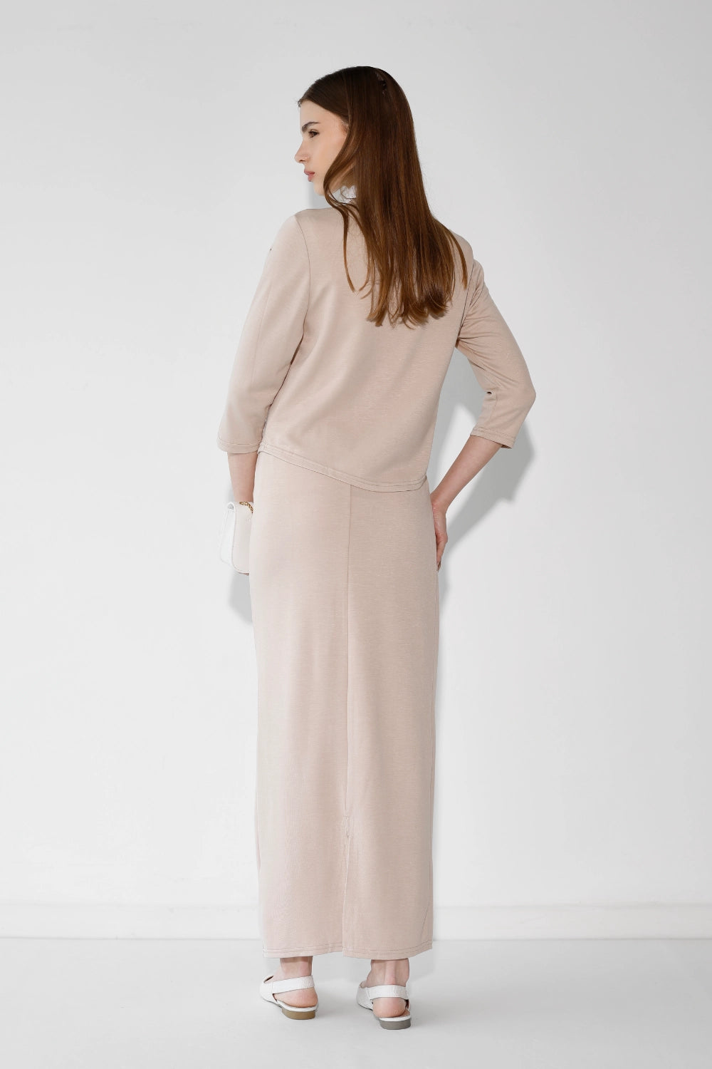 Efrat suit