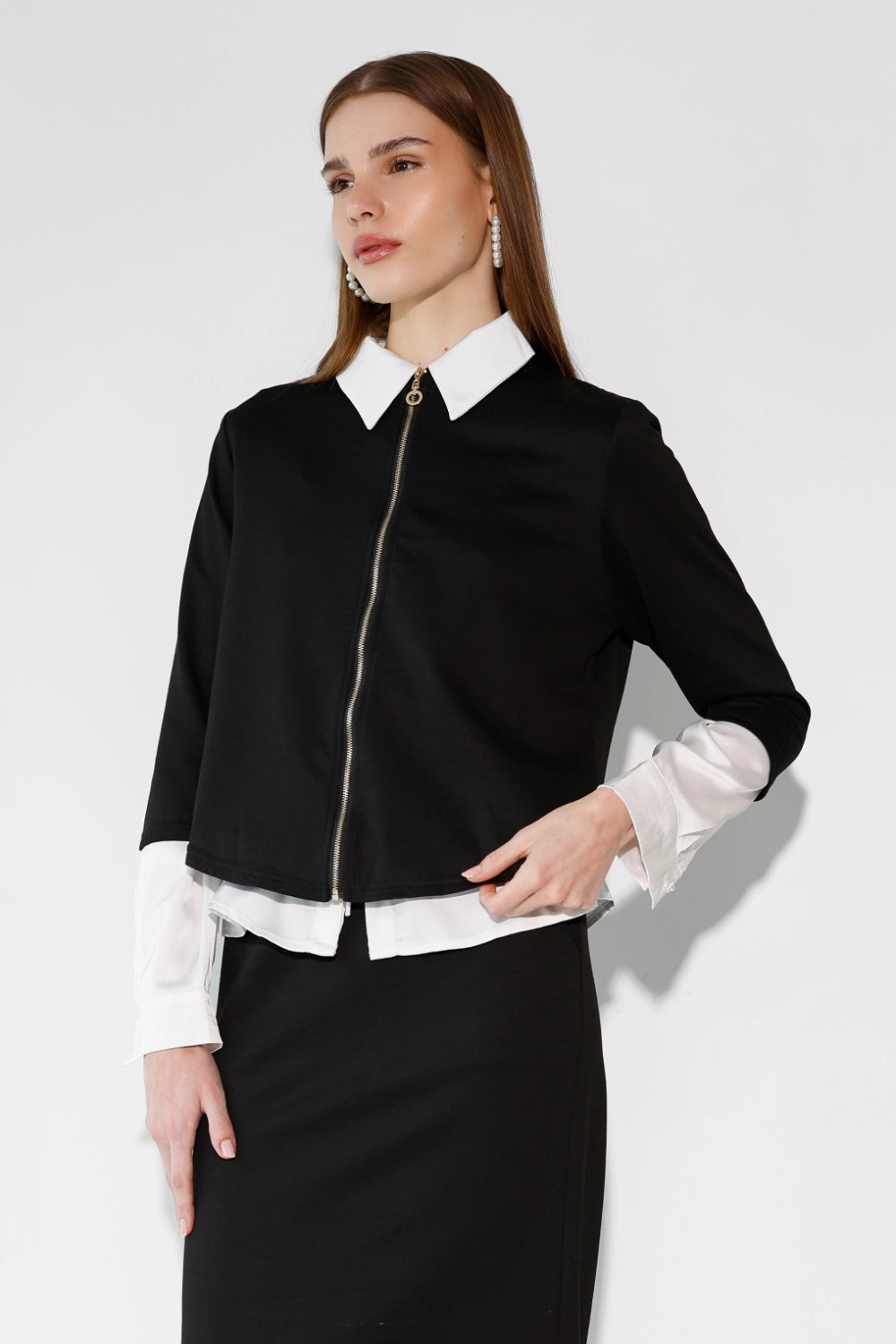 Efrat suit