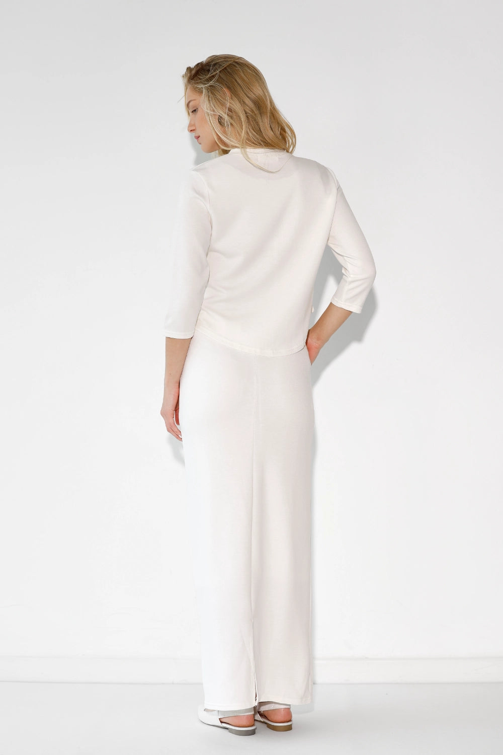 Efrat suit