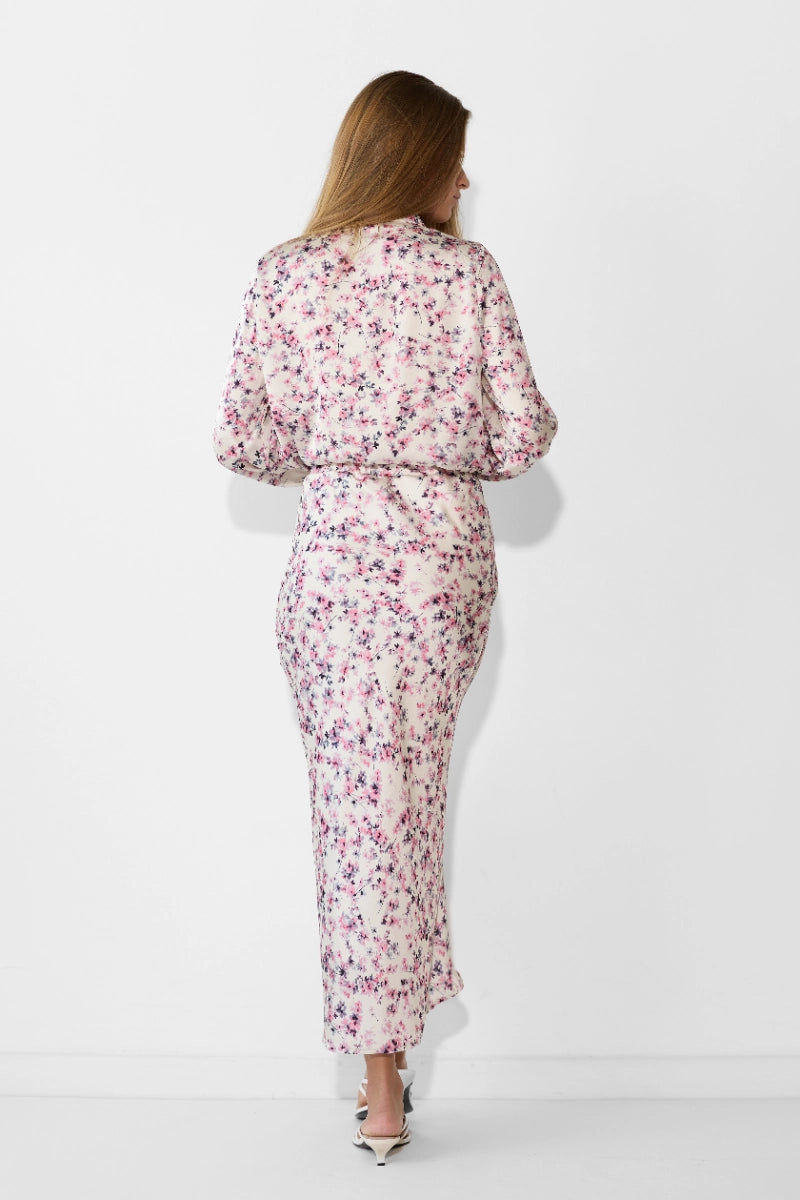 חליפת סאטן פירחונית אושר