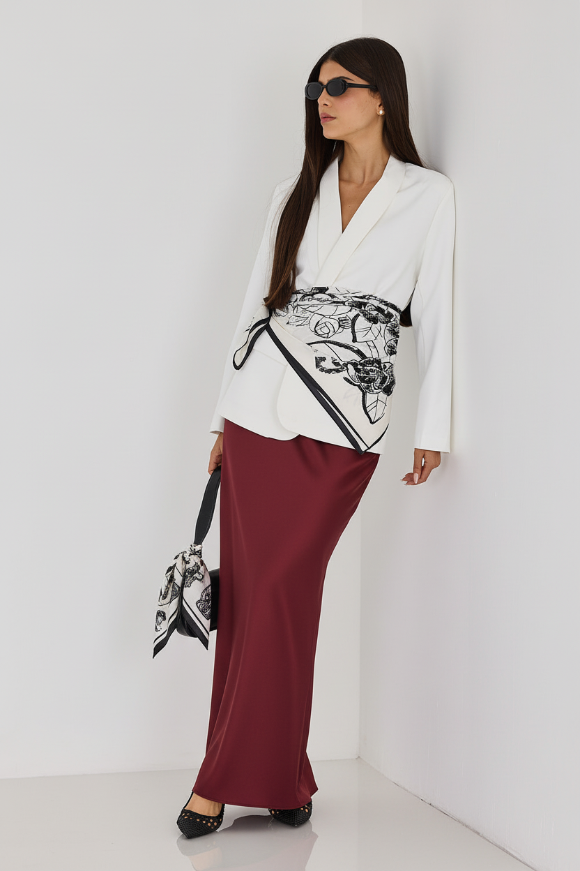 חצאית מקסי סאטן בצבע בורדו יין