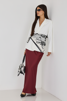 חצאית מקסי סאטן בצבע בורדו יין